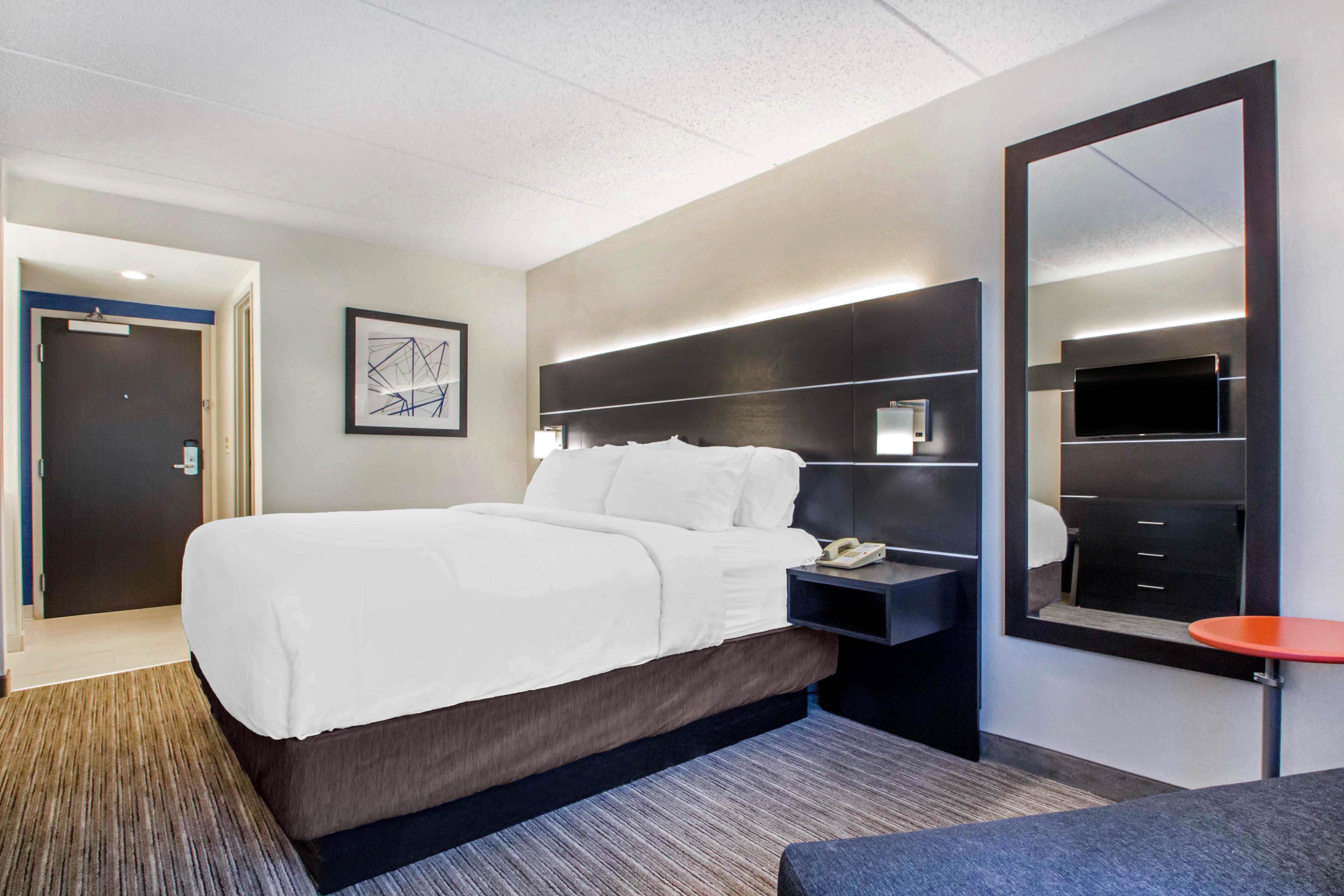 Holiday Inn Express & Suites - Albany Airport - Wolf Road By Ihg Exterior photo