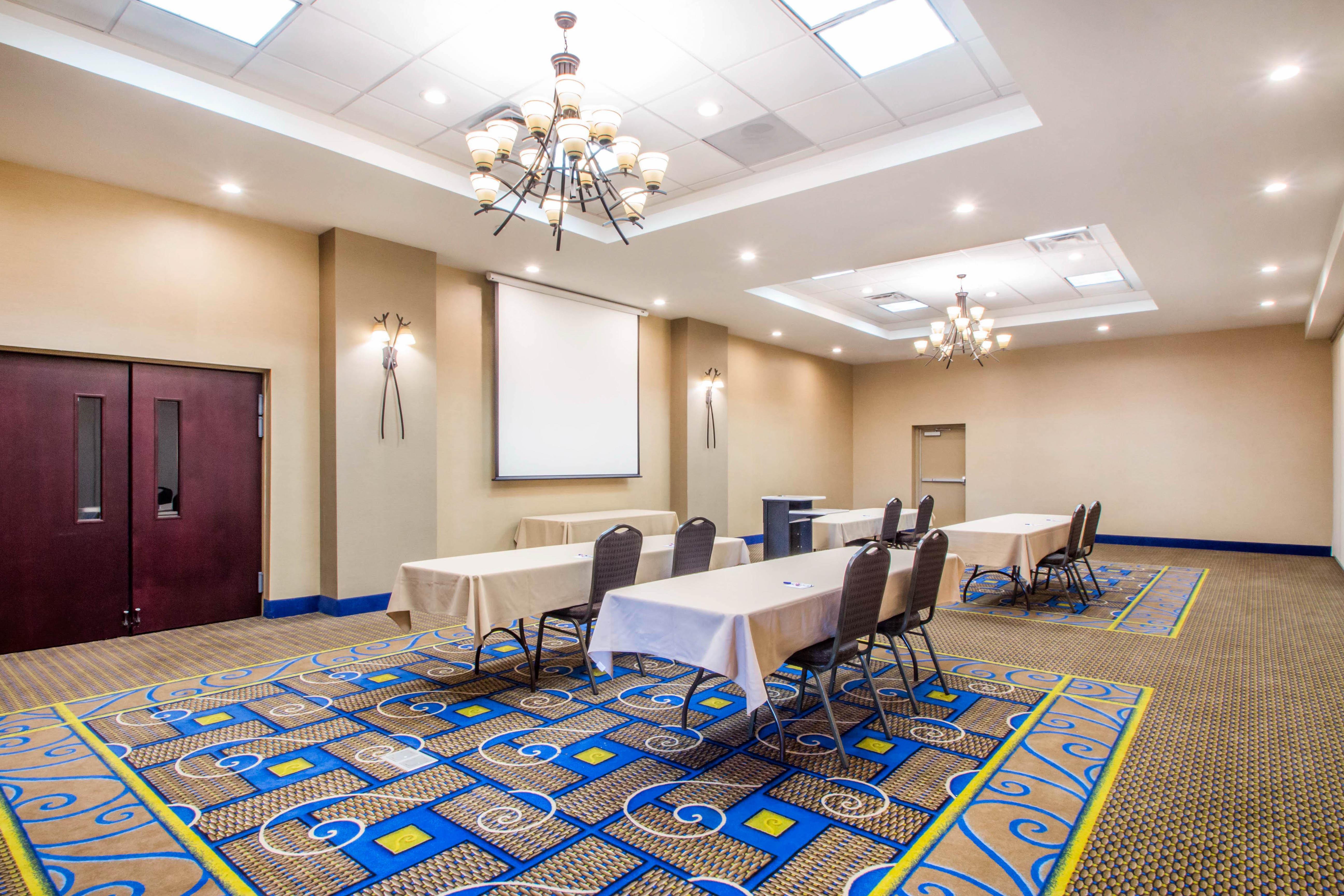 Holiday Inn Express & Suites - Albany Airport - Wolf Road By Ihg Exterior photo