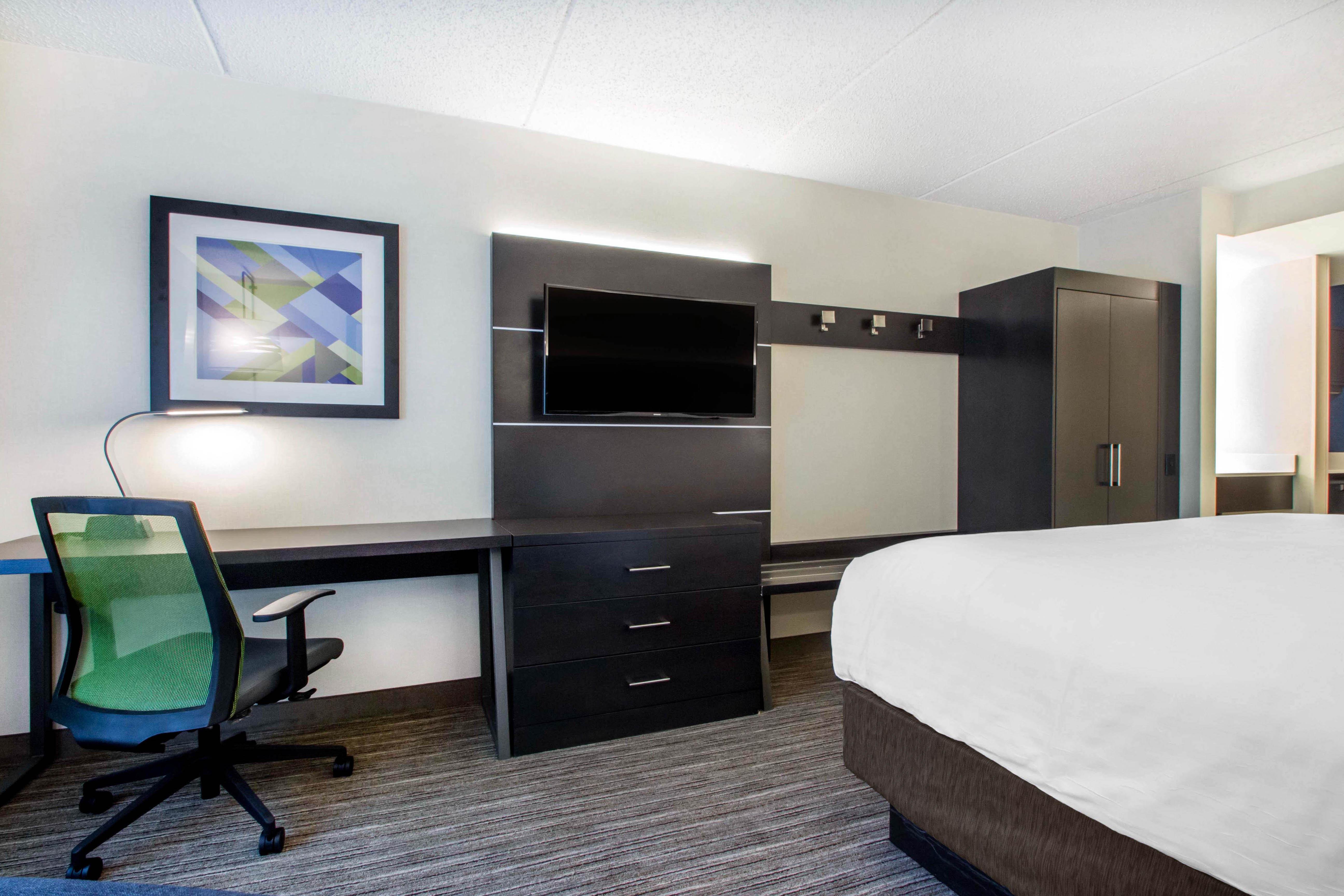 Holiday Inn Express & Suites - Albany Airport - Wolf Road By Ihg Exterior photo
